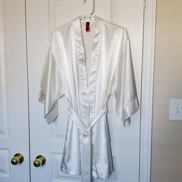 La Senza "The Mrs." Robe in White Size S-M - Picture 4 of 4